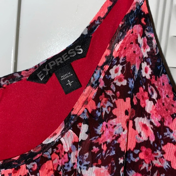 Express Floral Tank Top - Picture 2 of 6